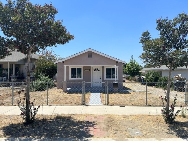 Building Photo - NEWLY UPGRADED Single-Story 3-Bedroom Home in Redlands!