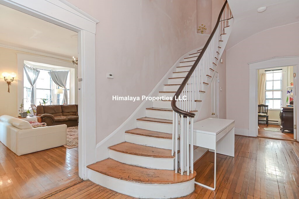 Foto principal - 139 Hillside St