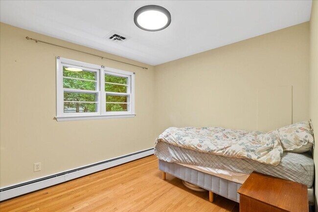 Building Photo - Find Your Forever Home in Valewood Manor