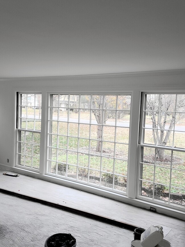 Beautiful windows - 1512 Eastland Ave