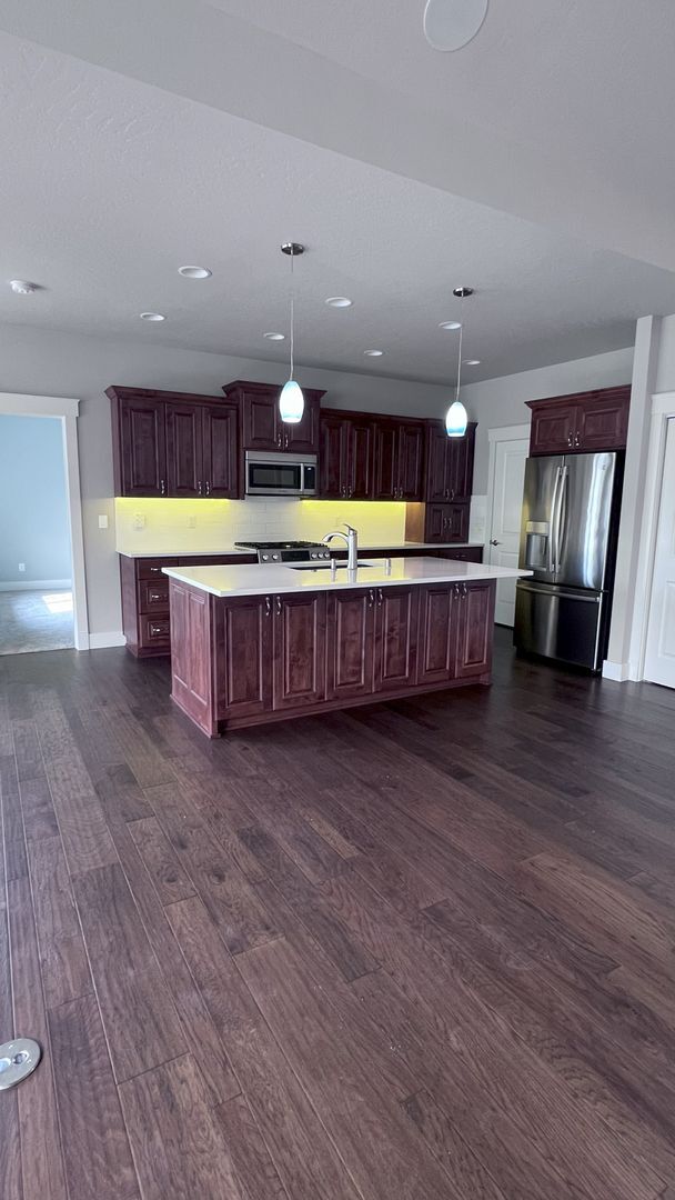 Building Photo - NEW LISTING! Latah Valley 3 bed/2 bath mus...