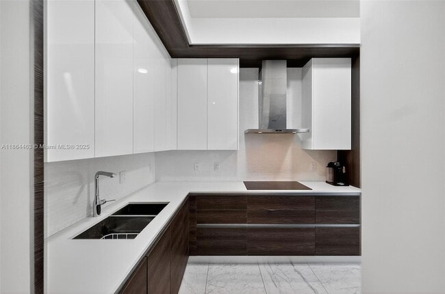 Foto del edificio - 301 Altara Ave