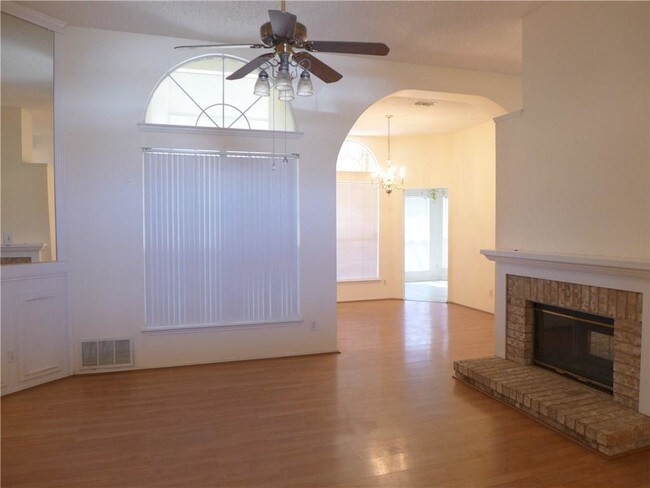 Building Photo - 5202 Rio Bravo Dr