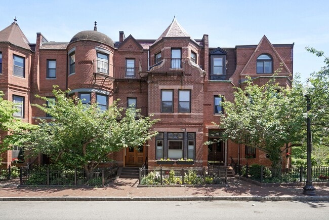 Building Photo - 231 W Newton St