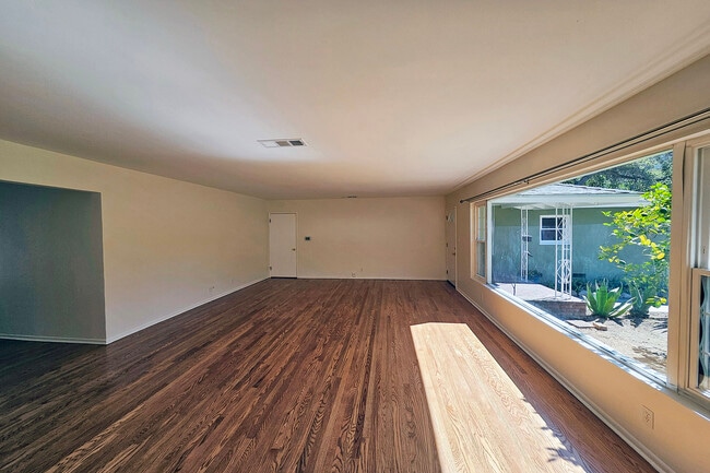 Building Photo - 3700 Glenwood Ave