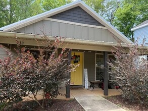 Building Photo - 513 Greentree Terrace