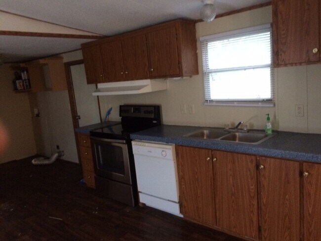 Building Photo - 136 Draper Dr