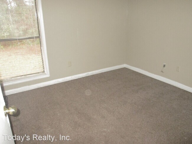Building Photo - 2 br, 1 bath House - 3015 Courtney Avenue