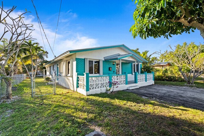 Foto del edificio - Comfortable Oakland Park Living - 3BR with Outdoor Space
