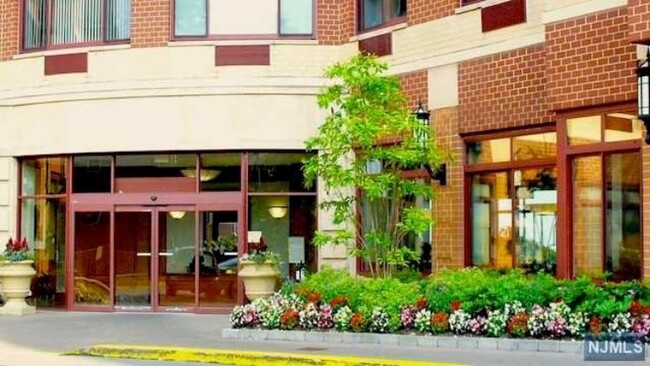 Foto del edificio - 100 Old Palisade Rd