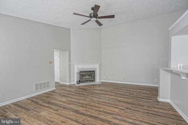 Building Photo - 95 Eldon Way