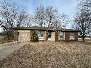Building Photo - 101 S Basswood Ave