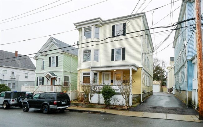Building Photo - 98 1/2-92 Warner St