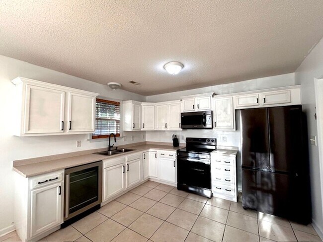 Foto del edificio - Welcome to Sabiston Height!