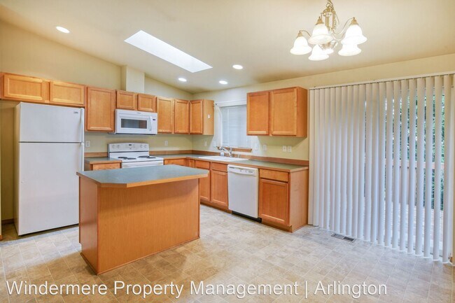Building Photo - 4 br, 2.5 bath House - 7800 32nd St NE