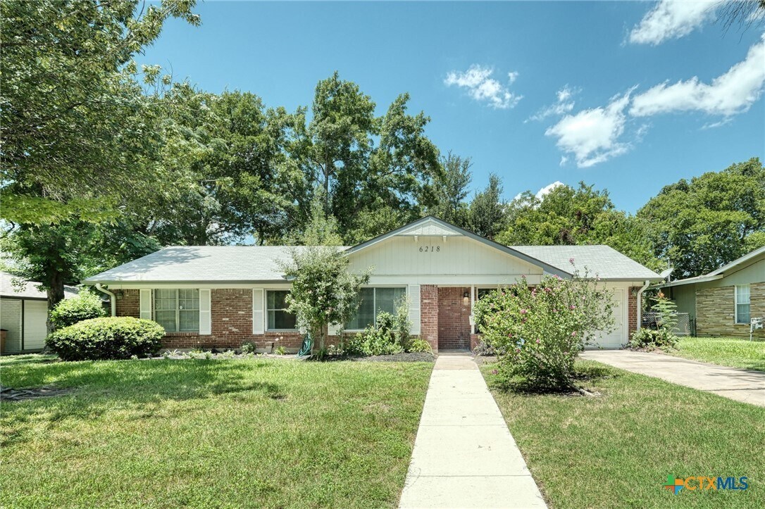Foto principal - 6218 Brookside Dr