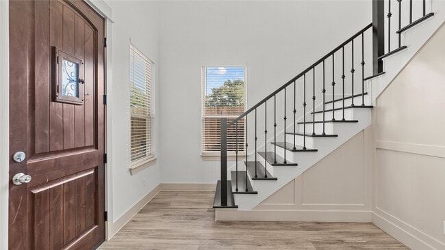 Building Photo - 517 Moore St