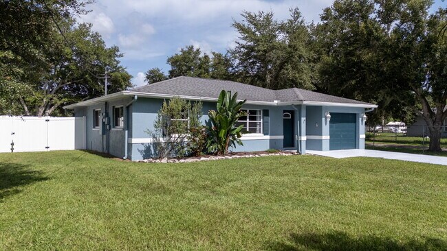 Foto del edificio - 3 Bed | 2 Bath | 1,200 Sq Ft Single-Family Home  RENT NOW WITH ZERO DEPOSIT on a 12-month lease!