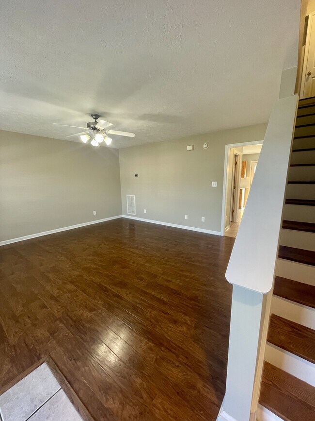 Foto del edificio - 1031 Middle View Dr