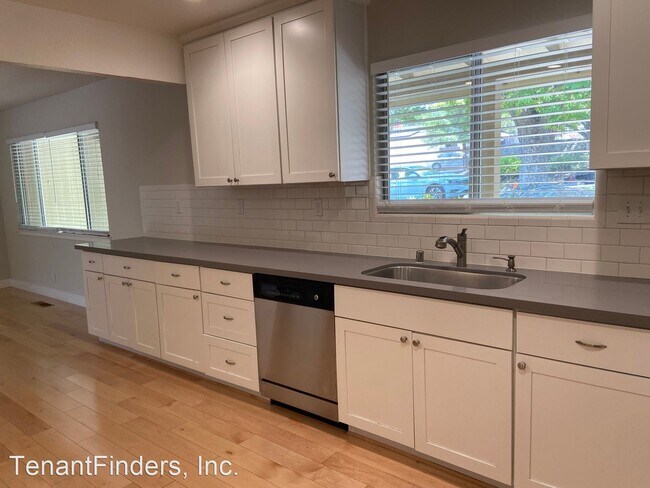 Foto del edificio - 3 br, 2 bath House - 41 Oak Knoll Court
