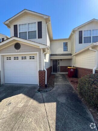 Building Photo - 748 Majestic Dr