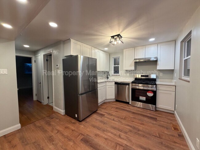 Foto del edificio - 1053 Edward Dr