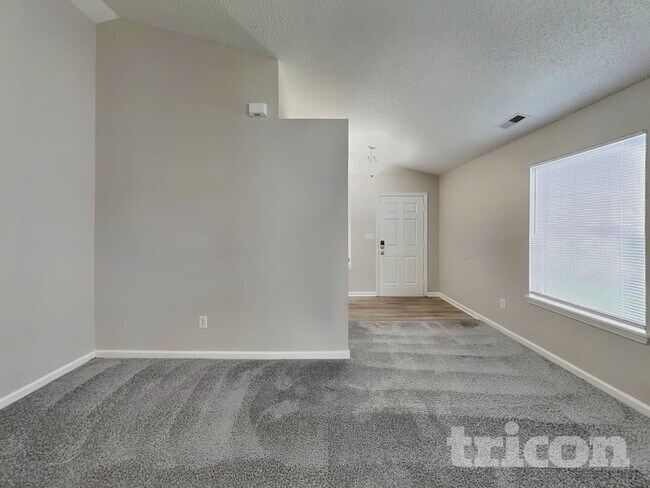 Foto del edificio - 643 Rocky Meadow Dr