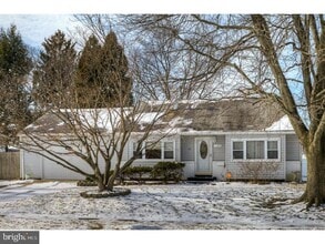 Building Photo - 225 Brennen Dr