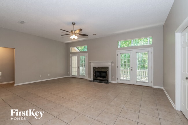 Foto del edificio - 7444 Lake Plantation Ln