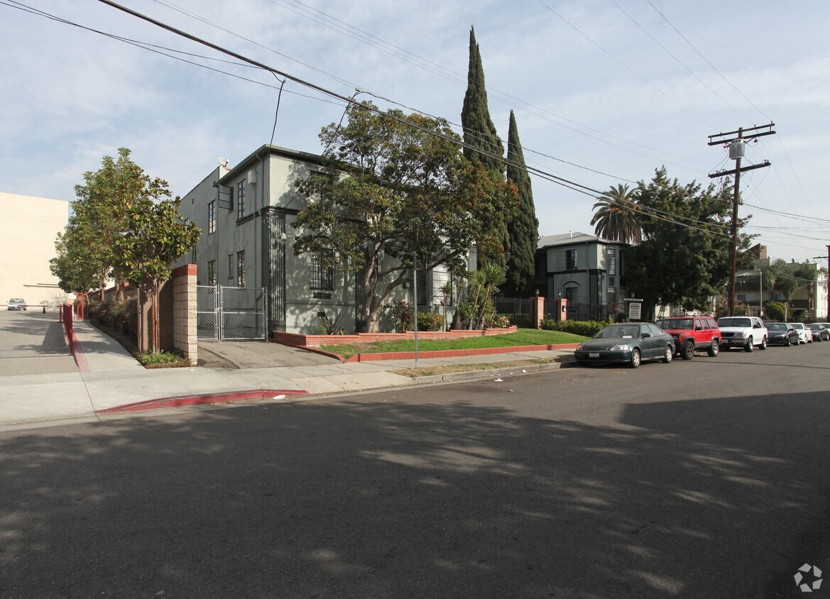 54055419 Fernwood Ave, Los Angeles, CA 90027 Apartments in Los