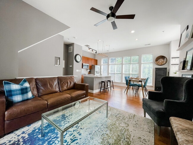 Building Photo - 931 Garden District Dr