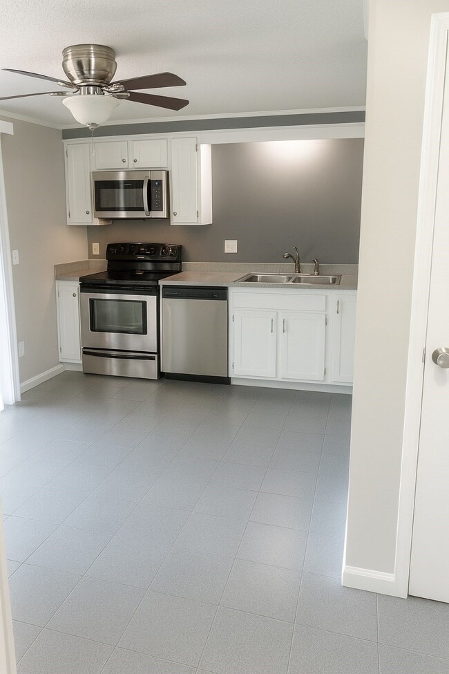 Building Photo - 1219 Pawtucket Blvd