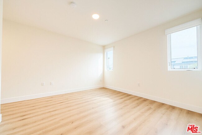 Foto del edificio - 5813 Lexington Ave