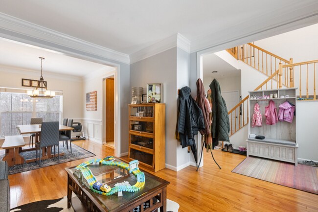 Building Photo - 2953 Medford Dr