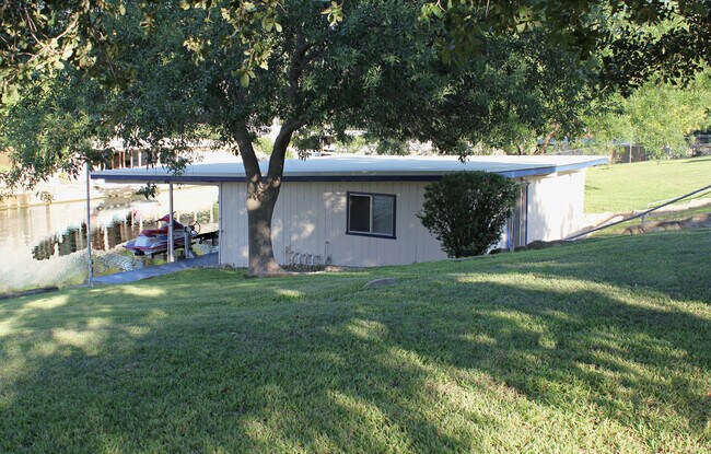 Building Photo - 607 Highland Cir