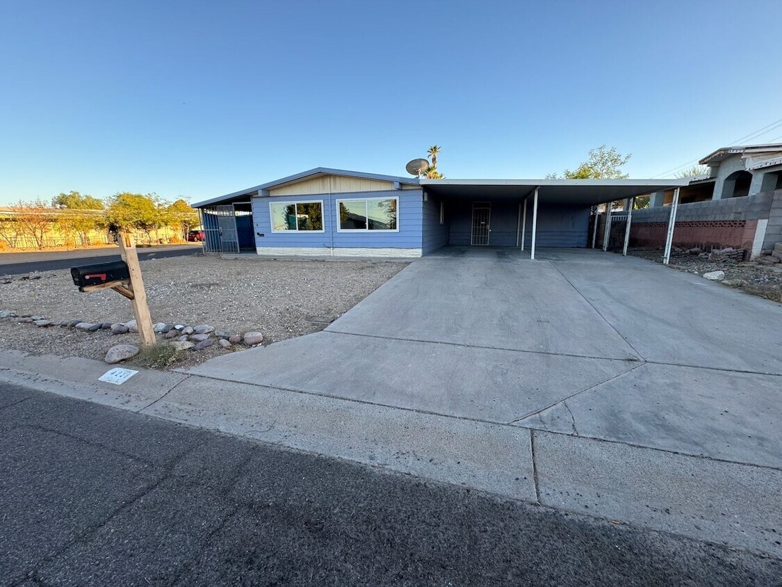 Primary Photo - 3 bedroom 2 bath home in Phoenix