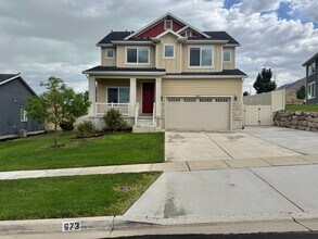 Building Photo - 673 W Beth Cir