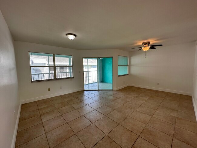 Building Photo - 2620 SE 20th Ct