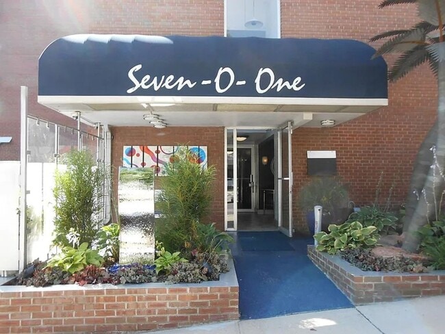 LOCATION LOCATION! Exceptional opportunity to rent a residence in a prime location in Governors P... - LOCATION LOCATION! Exceptional opportunity to rent a residence in a prime location in Governors P... Apartment