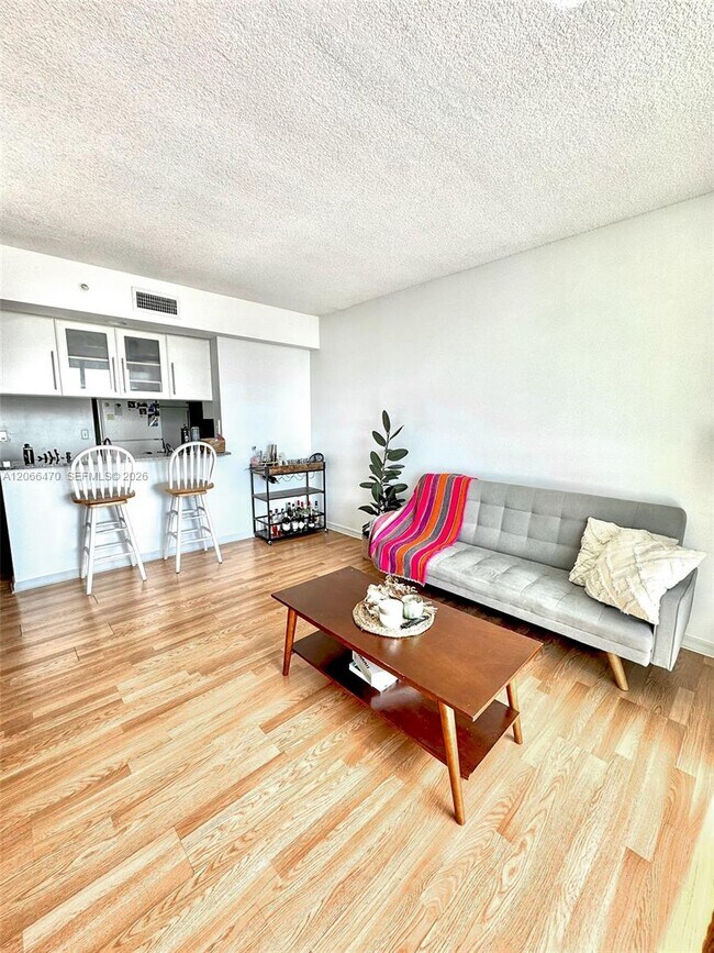 Foto del edificio - 275 NE 18th St