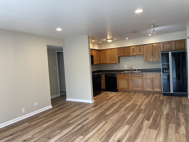 Building Photo - 9437 Bay Colony Dr