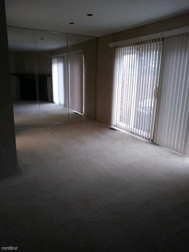 Building Photo - 2 br, 1.5 bath  - 19691 Raleigh Cir S
