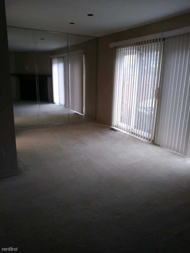 Foto del edificio - 2 br, 1.5 bath  - 19691 Raleigh Cir S