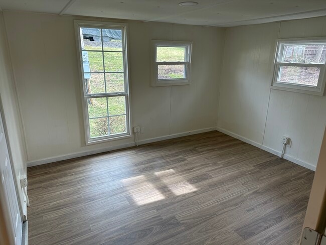 Building Photo - 815 Shaffer Ln
