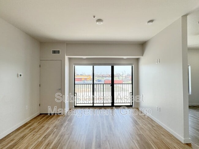 Foto del edificio - 1653 Midtown Pl
