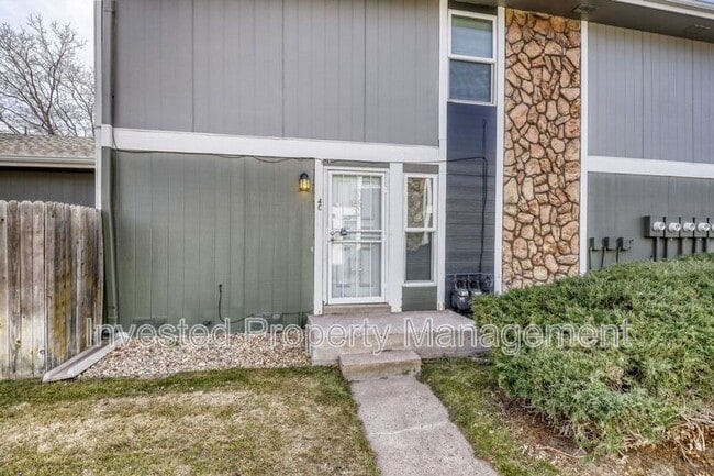 Foto del edificio - 9901 E Evans Ave