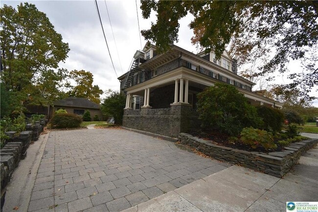 Building Photo - 408 Clinton Terrace