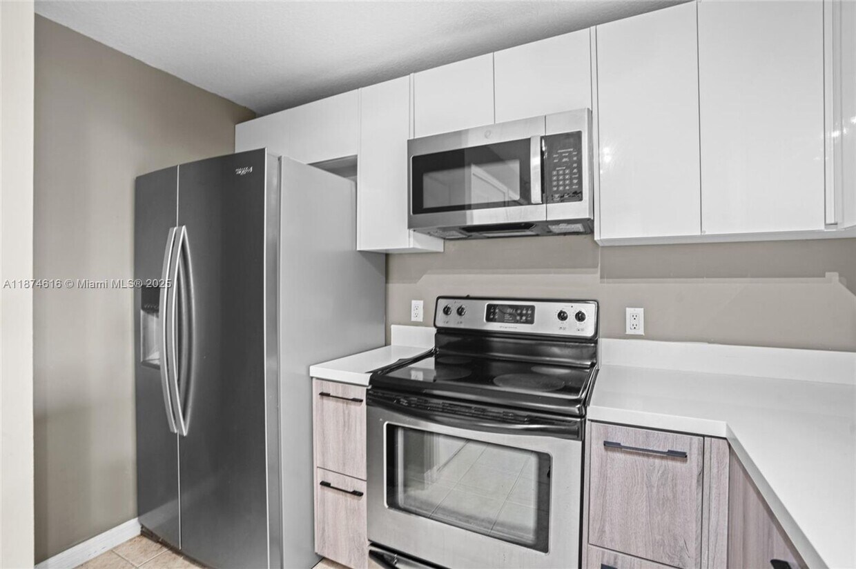 Foto principal - 5271 SW 8th St