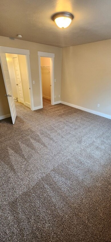 Primary Photo - Beautiful End-Unit 4 Bedroom Townhome in S...