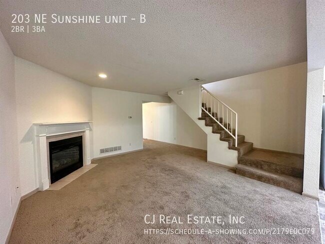Building Photo - 203 NE Sunshine St
